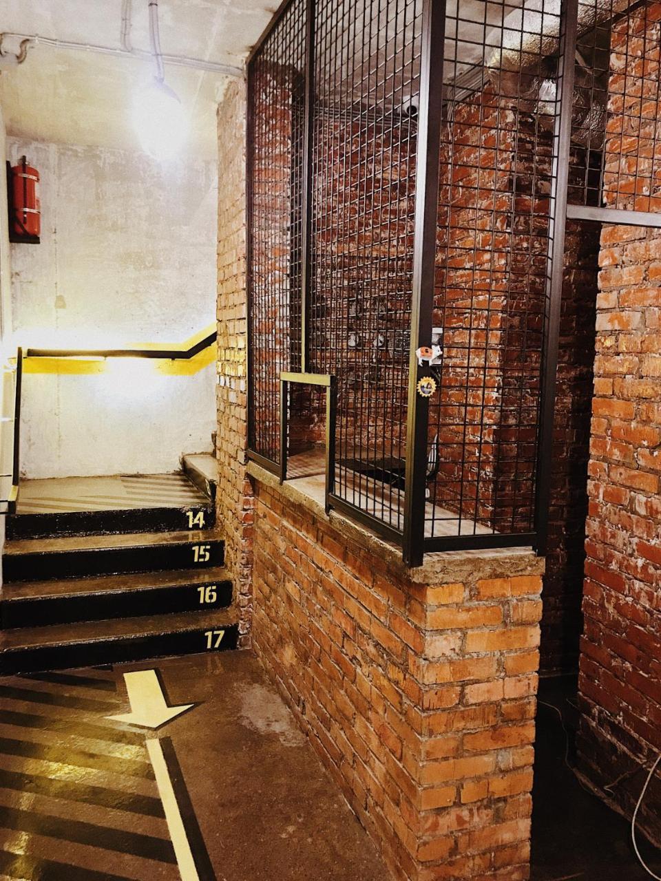 Hostel Alcatraz Киев Экстерьер фото