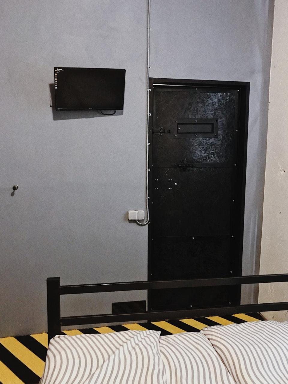 Hostel Alcatraz Киев Экстерьер фото