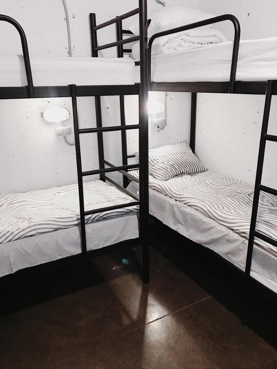 Hostel Alcatraz Киев Экстерьер фото