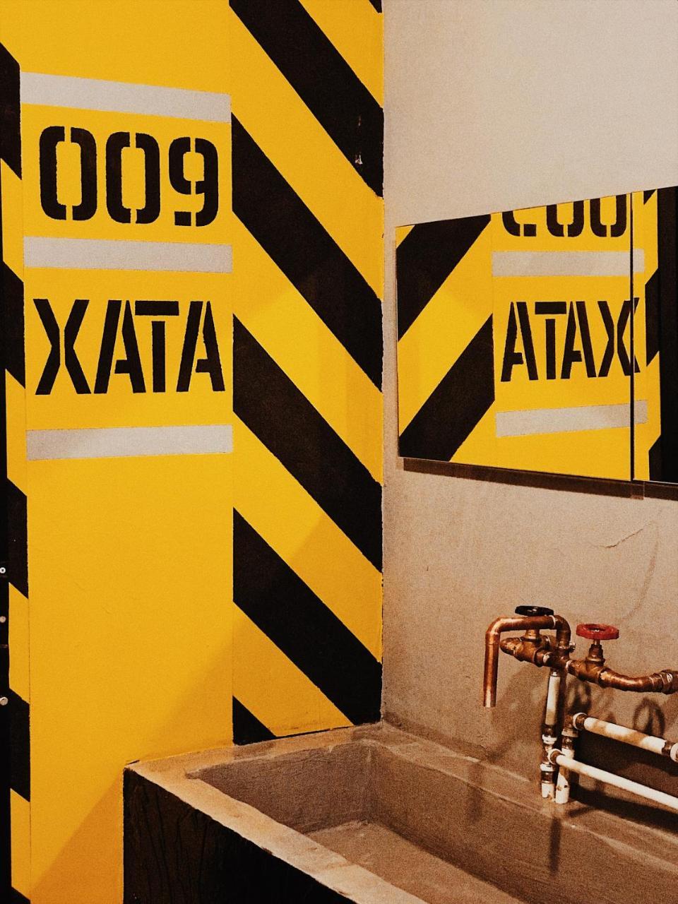 Hostel Alcatraz Киев Экстерьер фото