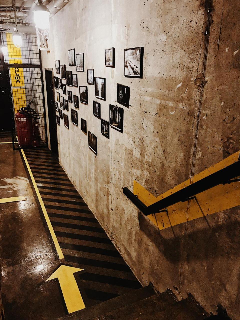 Hostel Alcatraz Киев Экстерьер фото