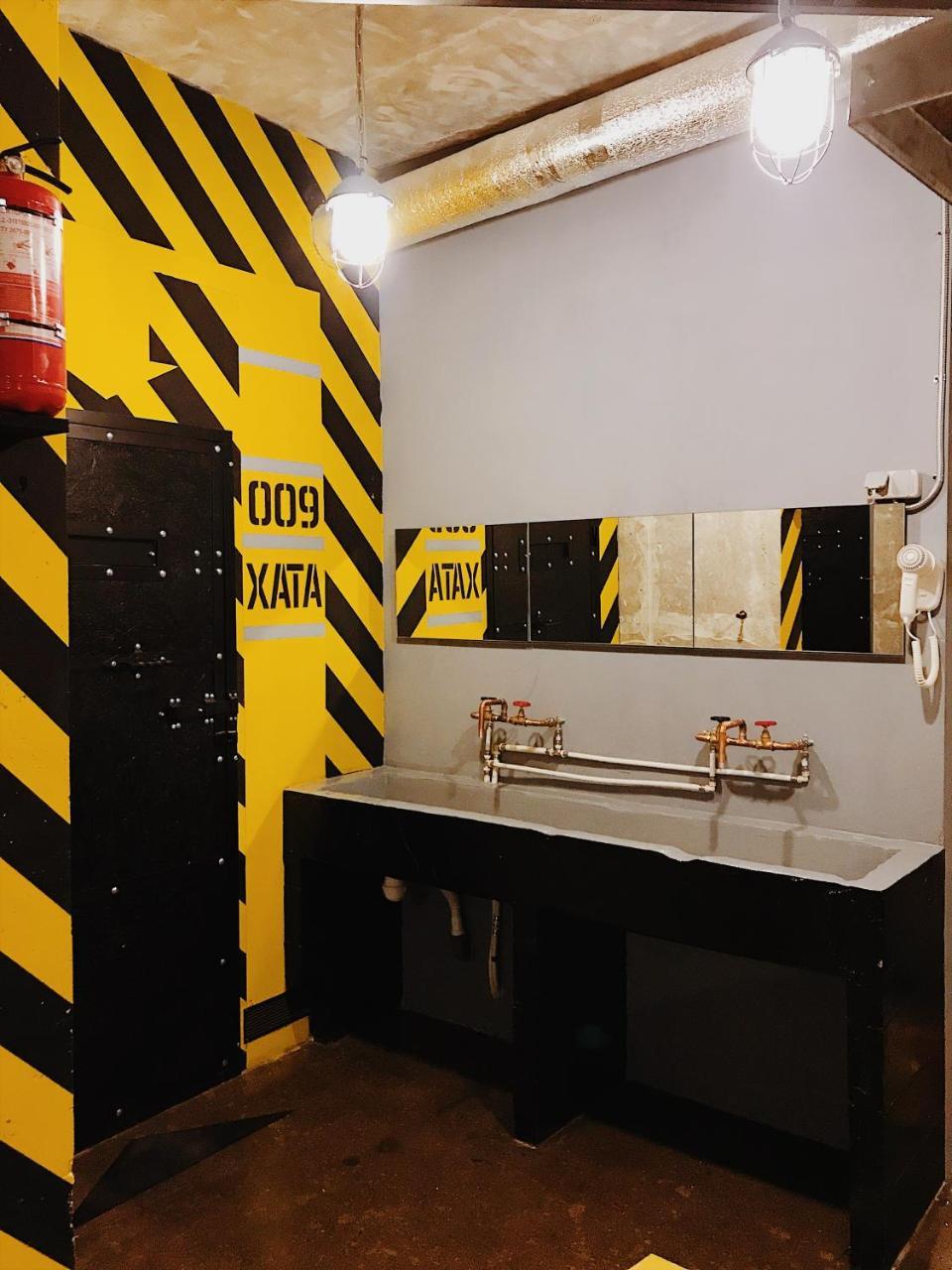Hostel Alcatraz Киев Экстерьер фото