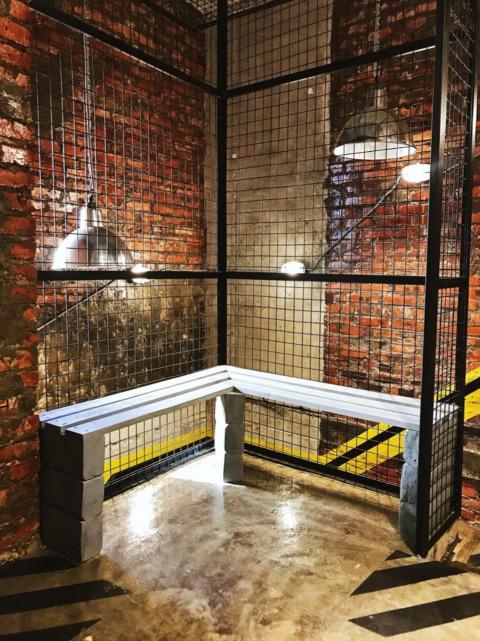 Hostel Alcatraz Киев Экстерьер фото