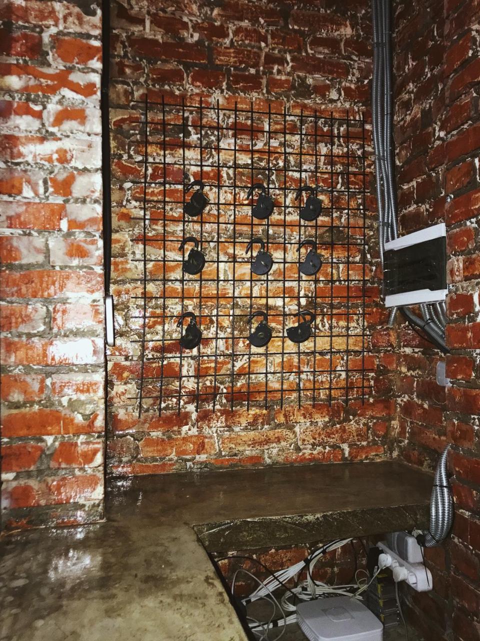Hostel Alcatraz Киев Экстерьер фото